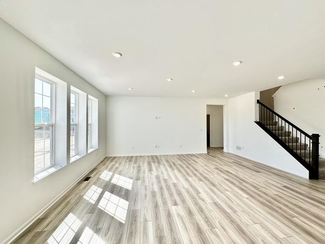702 West Point Way, Oswego, IL 60543