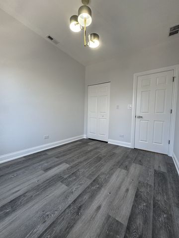 4521 S Hermitage Avenue, Chicago, IL 60609