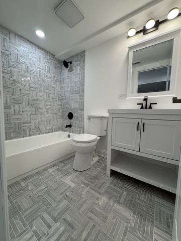 4521 S Hermitage Avenue, Chicago, IL 60609