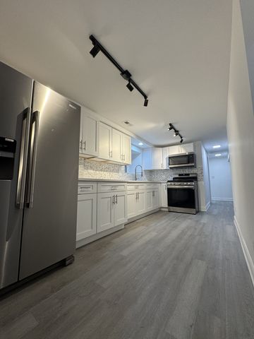 4521 S Hermitage Avenue, Chicago, IL 60609