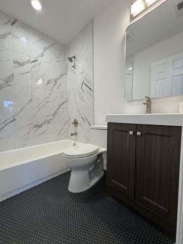 4521 S Hermitage Avenue, Chicago, IL 60609