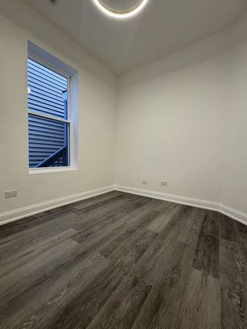 4521 S Hermitage Avenue, Chicago, IL 60609