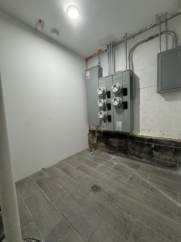 4521 S Hermitage Avenue, Chicago, IL 60609