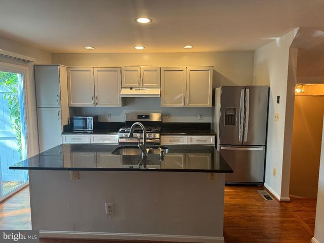 12097 EDGEMERE CIR, Reston, VA 20190