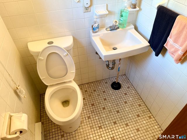 71 Bentwood Drive 2, Waterbury, CT 06705