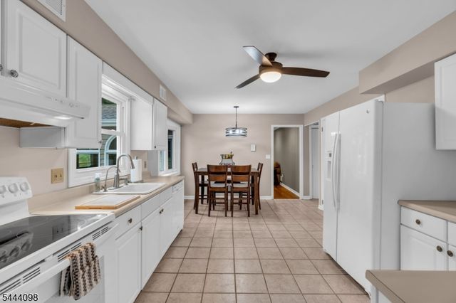 52 Lazy Brook Rd, Readington Twp., NJ 08822