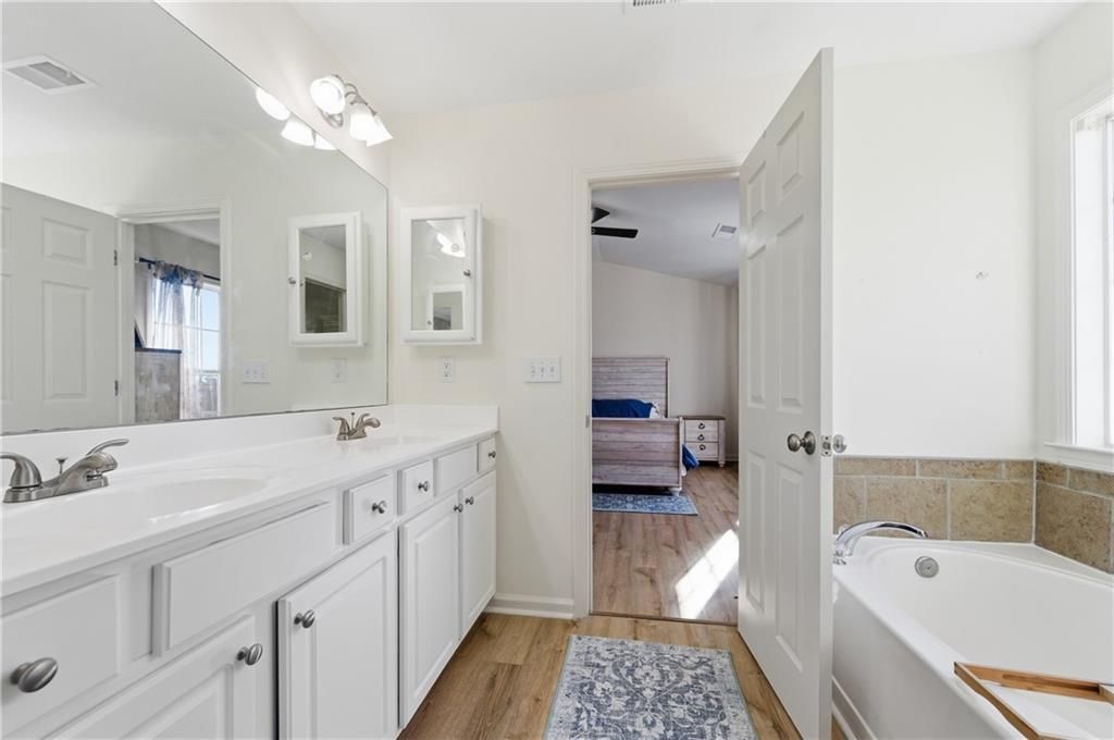 Image 12 of property listing at 3540 Ballybandon Court, Cumming, GA 30040