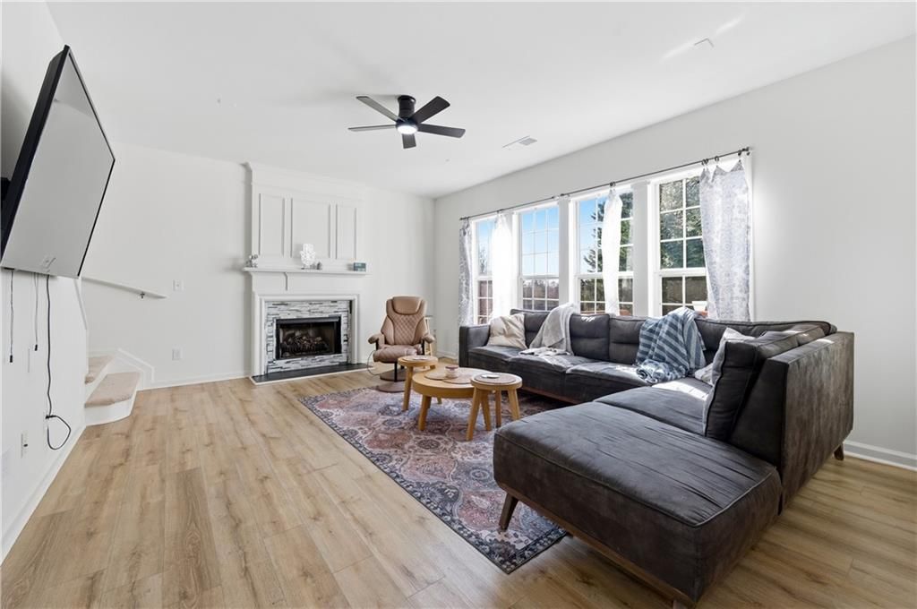 Image 9 of property listing at 3540 Ballybandon Court, Cumming, GA 30040