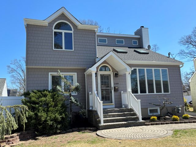 2689 Cedar Court, Oceanside, NY 11572