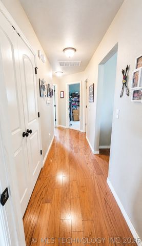 14608 S Kendalwood Boulevard, Glenpool, OK 74033