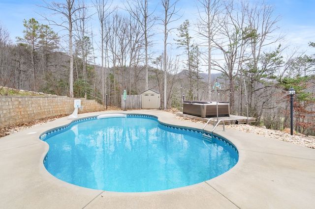 202 Bell Orchard Drive, Hayesville, NC 28904
