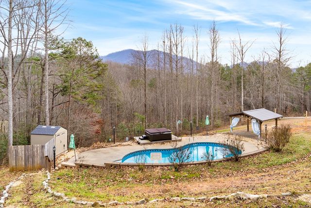 202 Bell Orchard Drive, Hayesville, NC 28904
