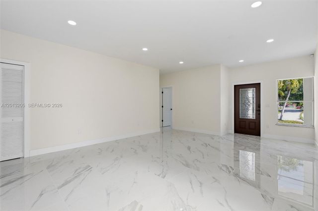 7978 NW 200th St, Hialeah, FL 33015