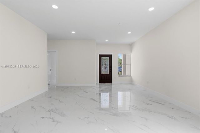 7978 NW 200th St, Hialeah, FL 33015