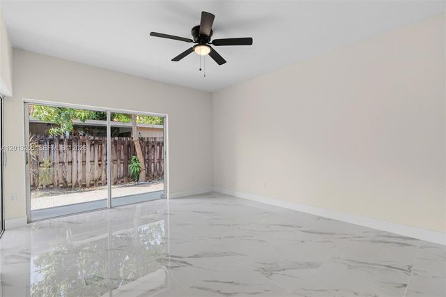 7978 NW 200th St, Hialeah, FL 33015