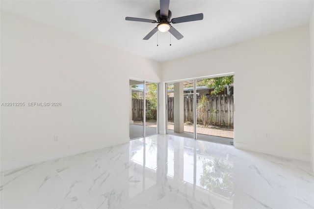 7978 NW 200th St, Hialeah, FL 33015