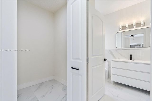 7978 NW 200th St, Hialeah, FL 33015