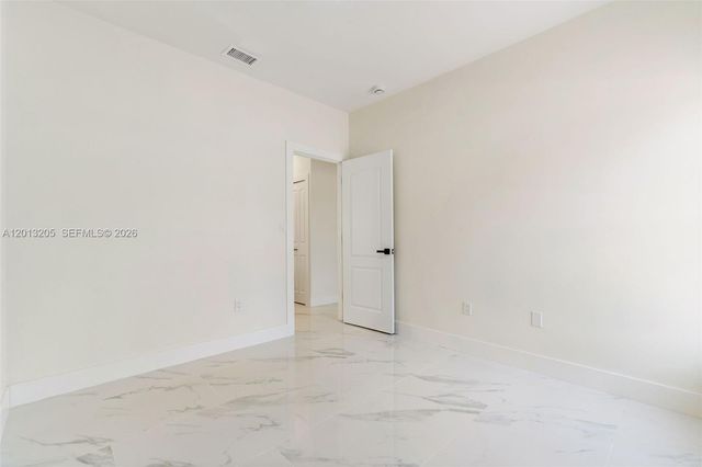 7978 NW 200th St, Hialeah, FL 33015