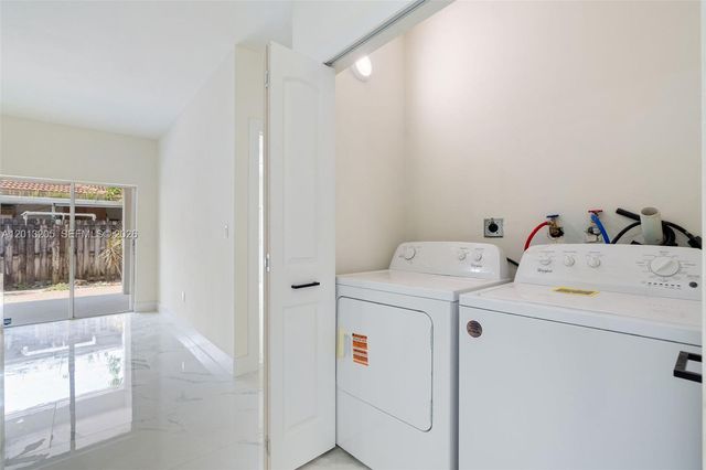 7978 NW 200th St, Hialeah, FL 33015