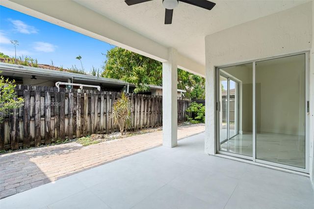 7978 NW 200th St, Hialeah, FL 33015