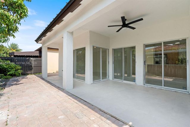 7978 NW 200th St, Hialeah, FL 33015