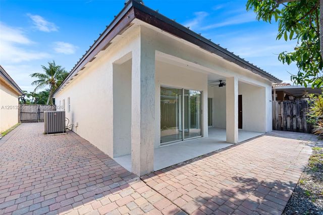 7978 NW 200th St, Hialeah, FL 33015