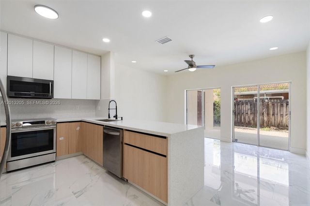 7978 NW 200th St, Hialeah, FL 33015