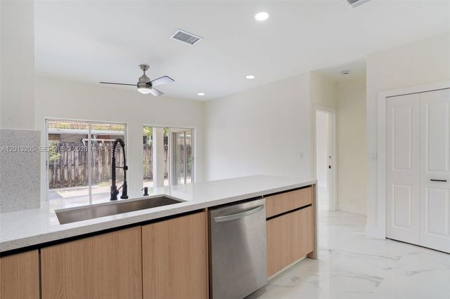 7978 NW 200th St, Hialeah, FL 33015