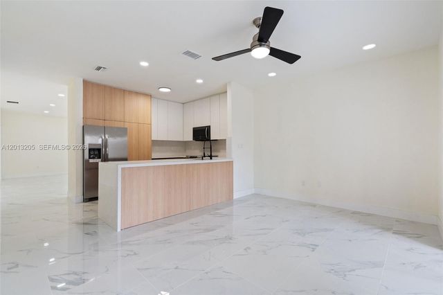 7978 NW 200th St, Hialeah, FL 33015