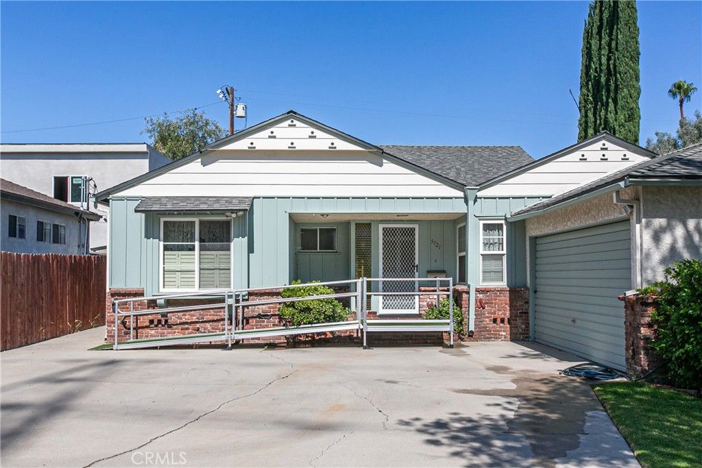 5721 Crebs Avenue, Tarzana, CA 91356