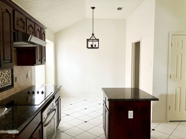 6006 Team Court, Arlington, TX 76018