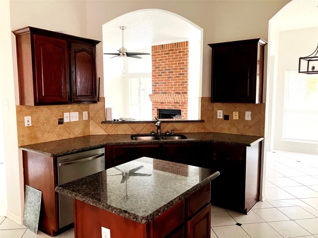 6006 Team Court, Arlington, TX 76018