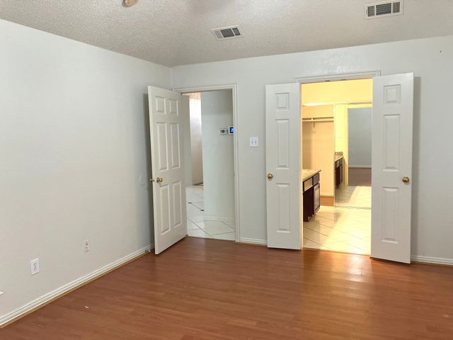 6006 Team Court, Arlington, TX 76018