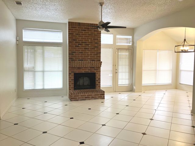 6006 Team Court, Arlington, TX 76018