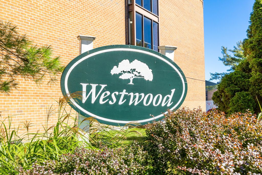 100 Kane Street APT C5, West Hartford, CT 06119