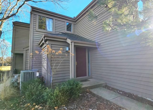 755 Golf Lane 755A, Lake Barrington, IL 60010