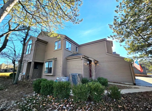 755 Golf Lane 755A, Lake Barrington, IL 60010