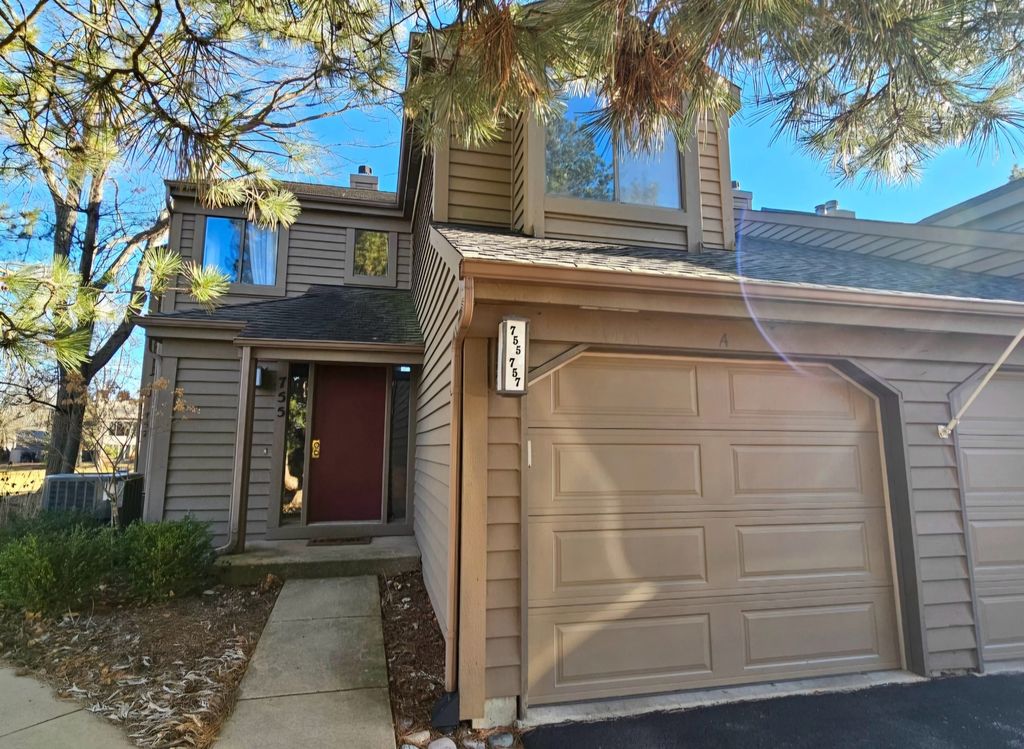 755 Golf Lane 755A, Lake Barrington, IL 60010
