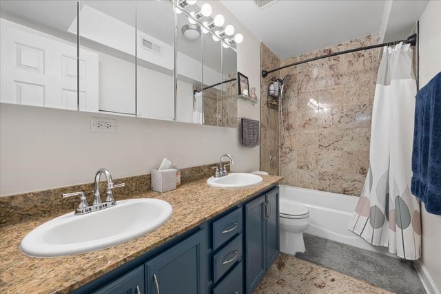 2924 W Berteau Avenue 1, Chicago, IL 60618