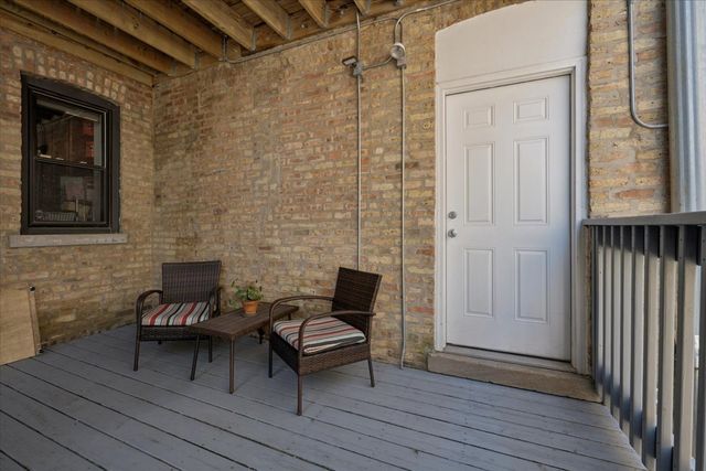 2924 W Berteau Avenue 1, Chicago, IL 60618