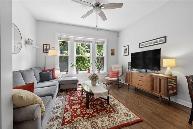 2924 W Berteau Avenue 1, Chicago, IL 60618