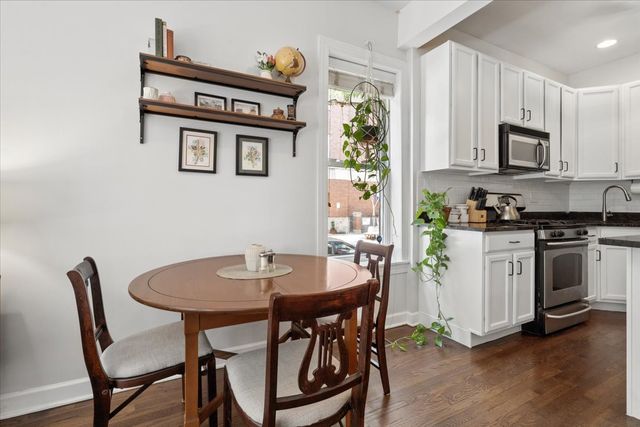 2924 W Berteau Avenue 1, Chicago, IL 60618