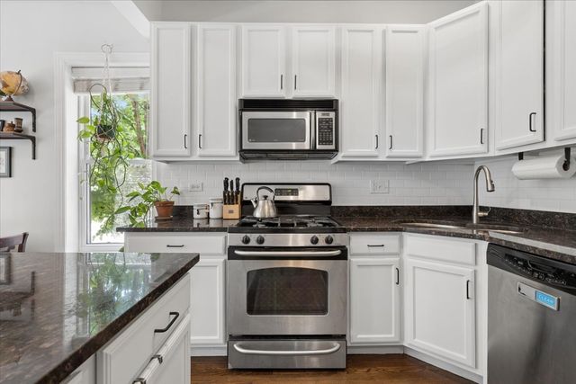2924 W Berteau Avenue 1, Chicago, IL 60618