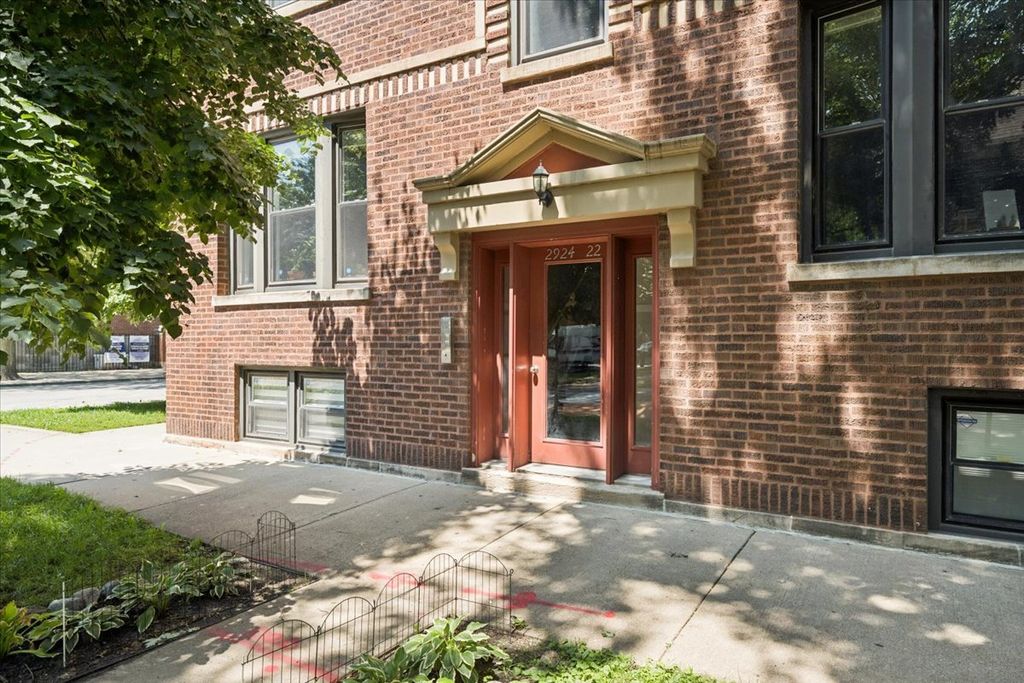 2924 W Berteau Avenue 1, Chicago, IL 60618