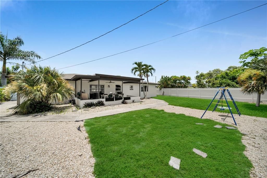 Image 36 of property listing at 127 SE 43rd LN, Cape Coral, FL 33904