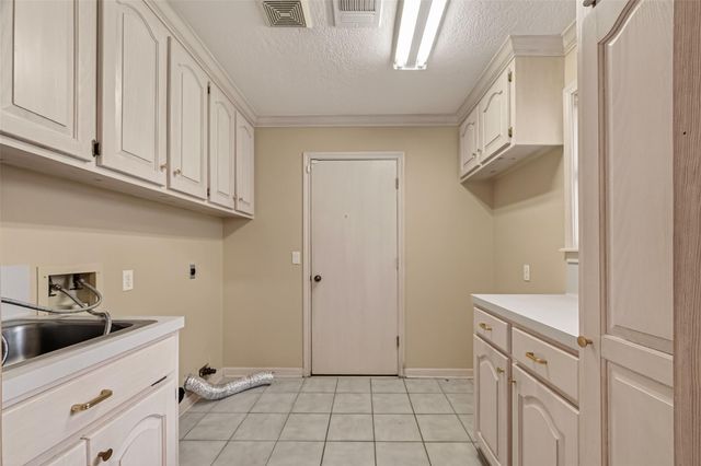 2043 Park Grand Road, Houston, TX 77062