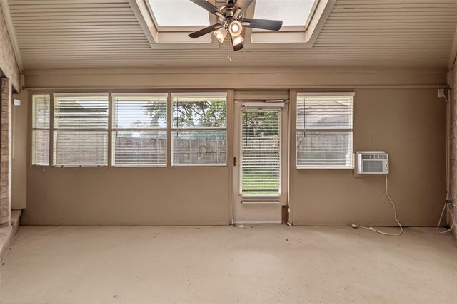 2043 Park Grand Road, Houston, TX 77062