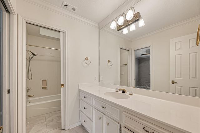 2043 Park Grand Road, Houston, TX 77062