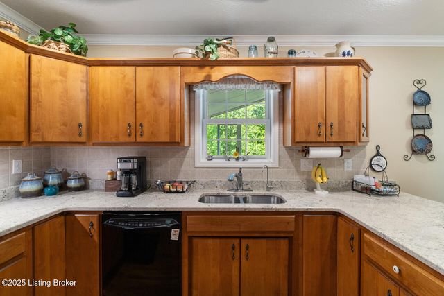 240 Henry Veech Rd, Finchville, KY 40022