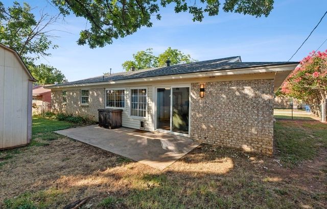 409 Wallace Drive, Crowley, TX 76036